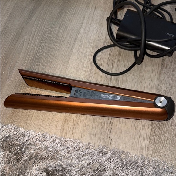 Dyson Copper Hair Styler - Picture 3 of 3